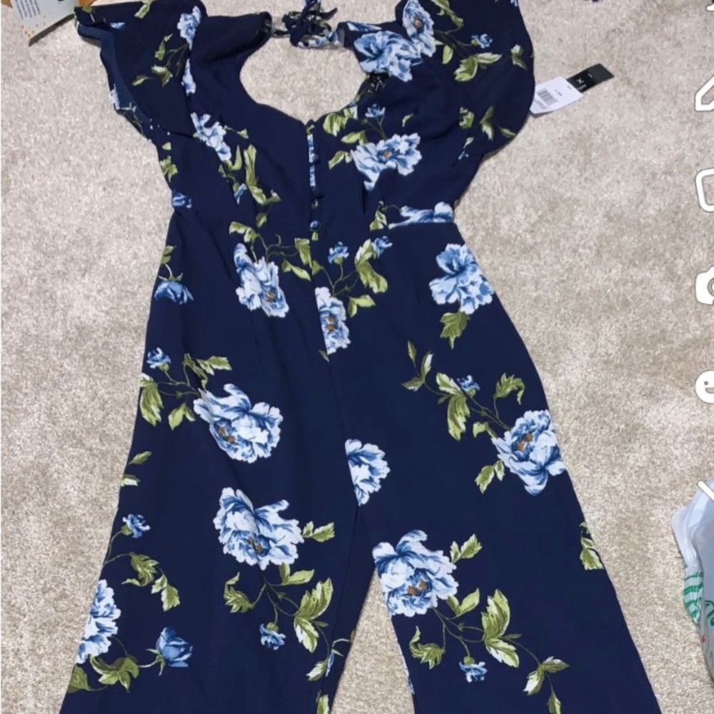 Trixxi Short Sleeve Jumpsuit Juniors Size S New MSRP $59.00 Navy Floral